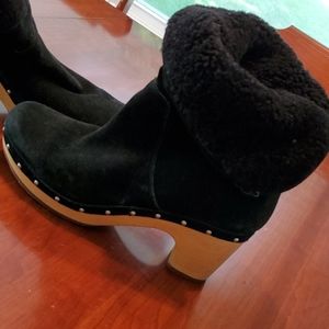 Ugg shearling boots size 10 the Lynnea boot